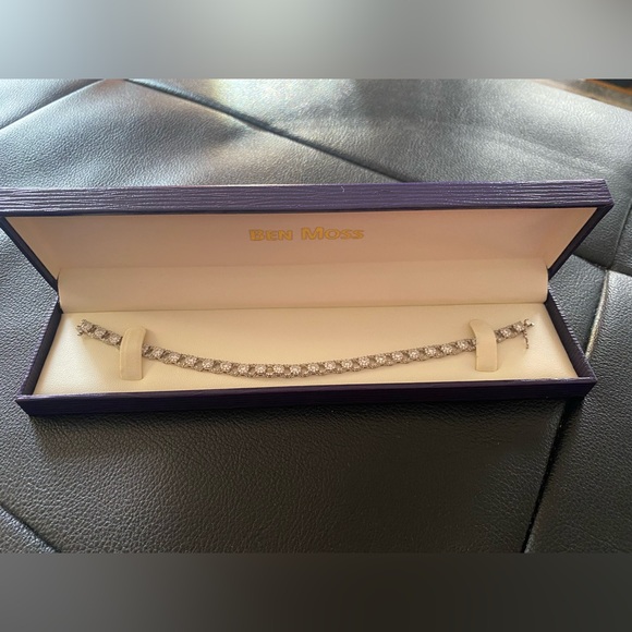 White gold Diamond tennis bracelet from Ben Moss. - Picture 1 of 10